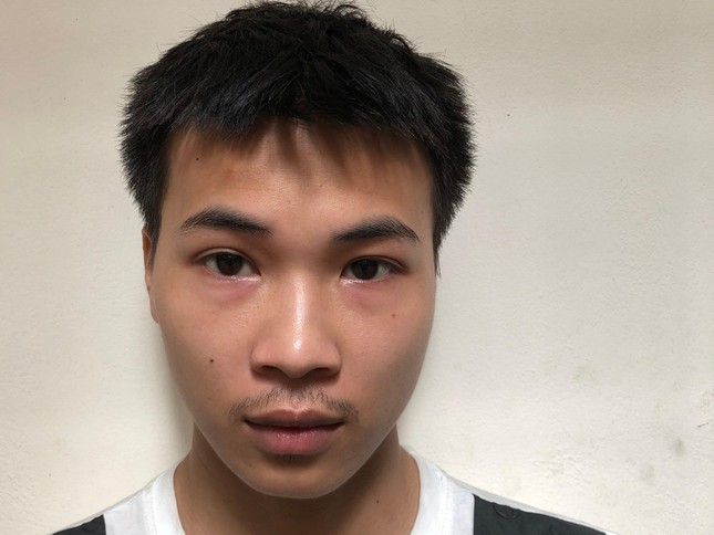 Nhân viên quán vịt làm “chuyện người lớn”, quay lại cảnh “nóng” với con gái ông chủ