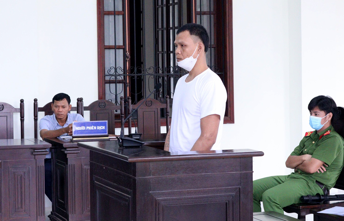 Lãnh 9 năm tù vì cầm tuýp sắt đánh anh cọc chèo