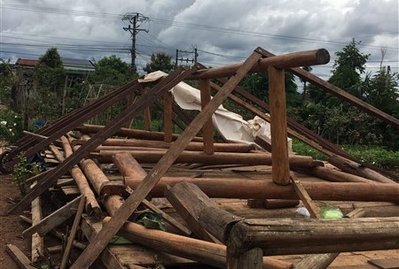 Sập nhà sàn gỗ, chủ thầu tử vong