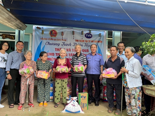 VKSND tỉnh Quảng Nam thăm và trao quà tại Trung tâm dưỡng lão Hiệp Đức