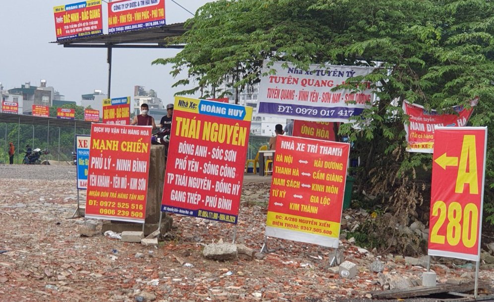 Thanh Trì, Hà Nội Bãi xe tải trái phép có quy mô lớn ngang nhiên hoạt động