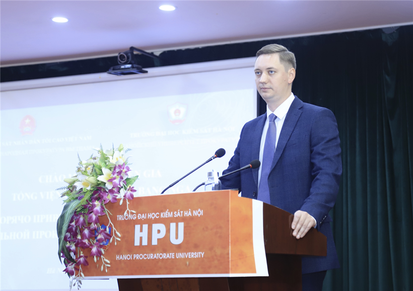 Chuyên gia Tổng Viện kiểm sát Liên bang Nga giảng bài tại Trường Đại học Kiểm sát Hà Nội