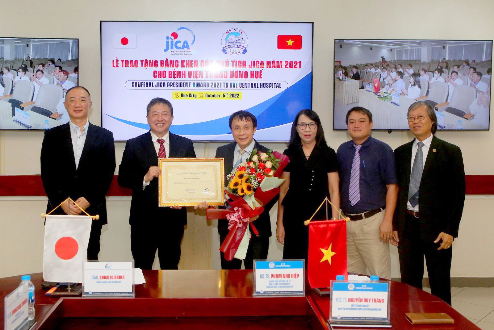 Bệnh viện Trung ương Huế nhận bằng khen của Chủ tịch JICA