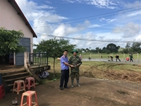 VKSND huyện Cư Mgar hỗ trợ Buôn kết nghĩa làm sân nhà cộng đồng