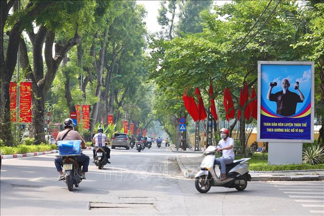 Hà Nội trang hoàng rực rỡ chào mừng kỷ niệm 68 năm Giải phóng Thủ đô