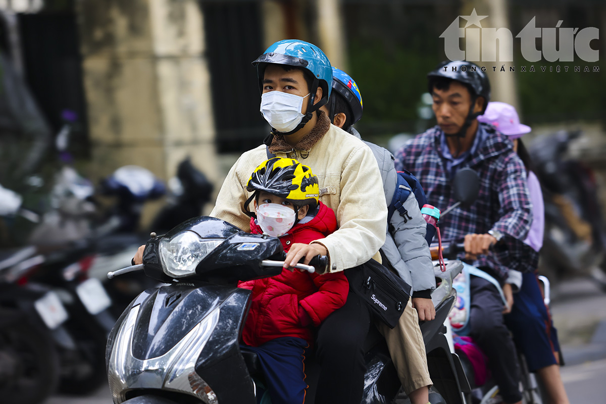 Người Hà Nội thích thú đón gió lạnh đầu mùa