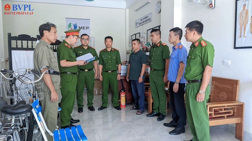 Bắt nguyên Phó Giám đốc Công ty Cổ phần dâu tằm tơ Mộc Châu