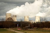 Pháp ráo riết tái vận hành 15 tổ máy điện hạt nhân đối phó với khủng hoảng năng lượng