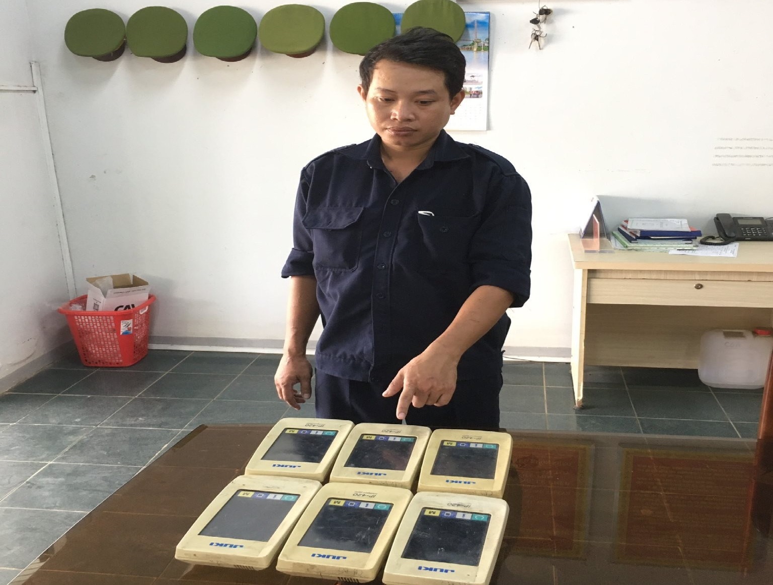 Bắt nhanh đối tượng trộm màn hình cảm ứng trị giá 120 triệu đồng