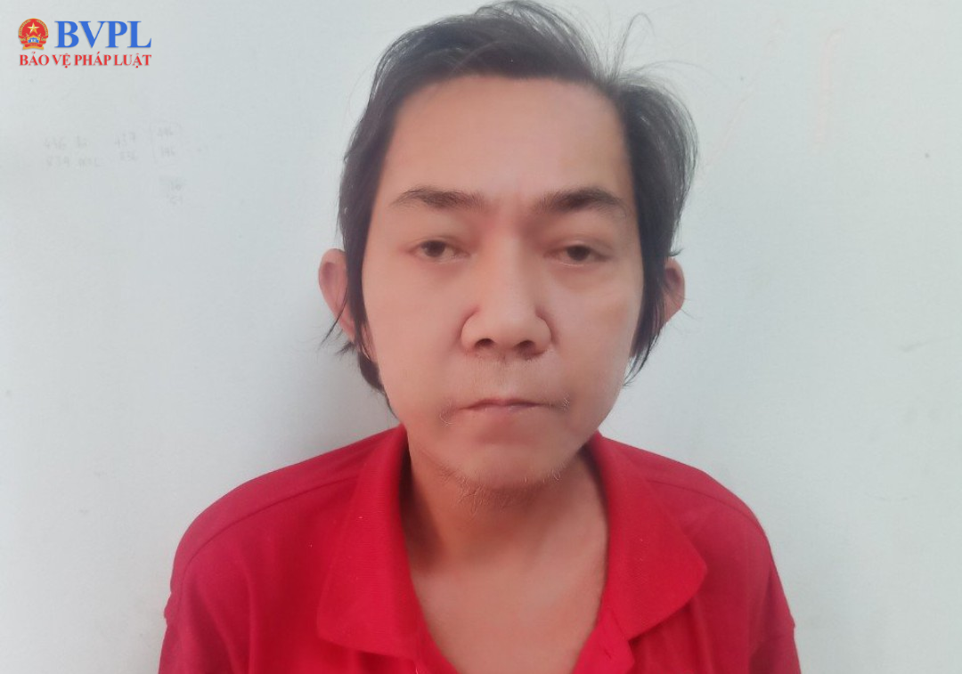 Xóm trọ bắt giữ kẻ giết người giao Công an