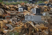 Xót xa cảnh nghìn ngôi mộ tại khu vực nghĩa trang Hòa Sơn bị vùi lấp sau trận mưa lịch sử