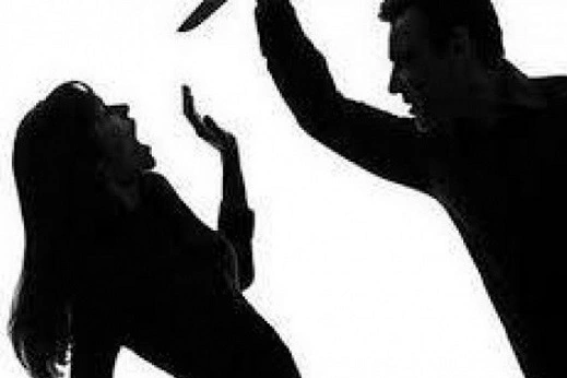 Nam thanh niên dùng dao đâm bạn gái rồi cứa cổ tự tử bất thành