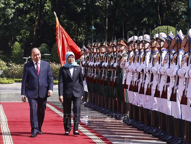 Chủ tịch nước chủ trì Lễ đón Tổng thống Cộng hòa Singapore Halimah Yacob