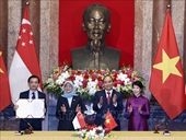 Chủ tịch nước và Tổng thống Singapore chứng kiến lễ ký các văn kiện hợp tác