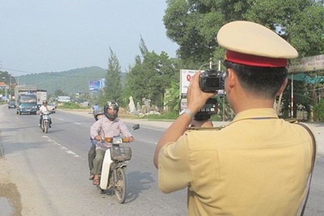 Hình phạt nào cho kẻ cướp máy đo tốc độ của Cảnh sát giao thông