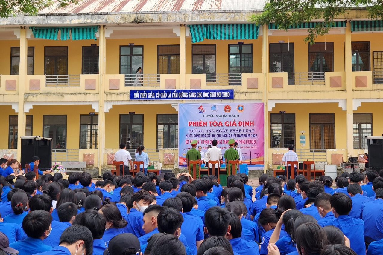 VKSND huyện Nghĩa Hành phối hợp TAND tổ chức phiên tòa giả định tuyên truyền Luật Giao thông đường bộ