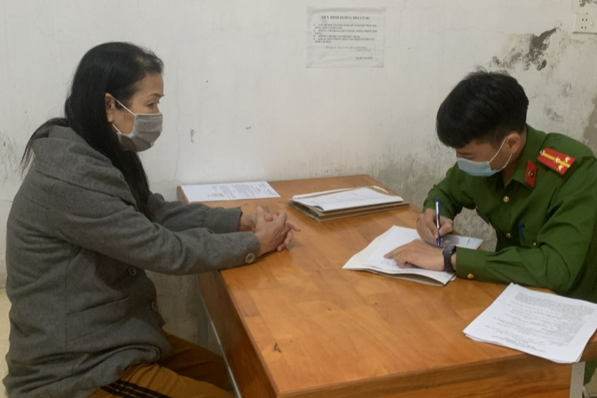 Không có việc làm, quản lí nhà nghỉ điều nhân viên nữ bán dâm