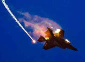 Máy bay F-35A của Không quân Mỹ lao xuống căn cứ, bùng cháy