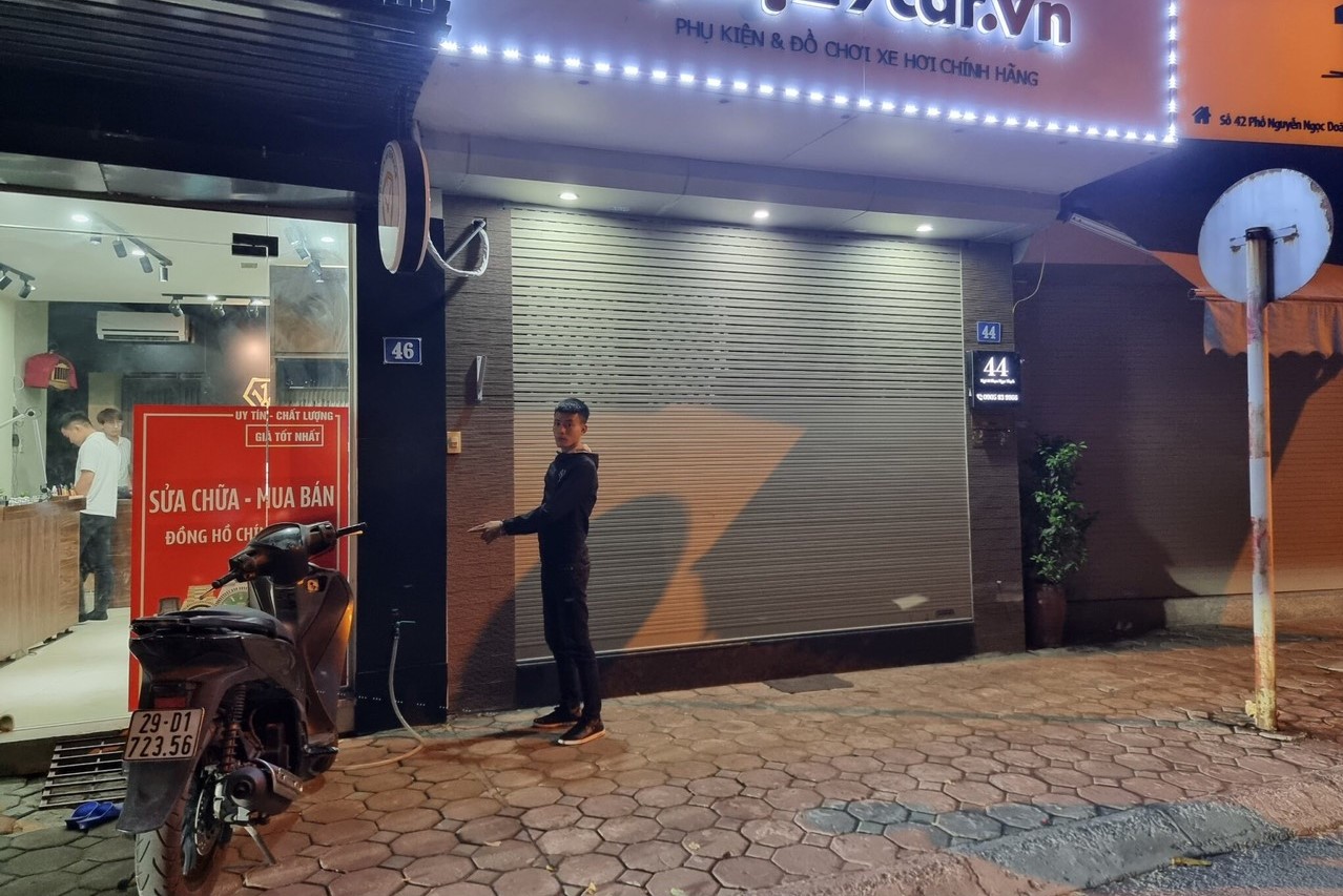 Tên trộm diễn lại hành vi đột nhập nhà đại gia lấy trộm 3 chiếc đồng hồ tiền tỉ