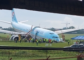Máy bay Korean Air lao khỏi đường băng, hành khách sử dụng máng trượt khẩn cấp thoát thân