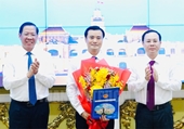 Trao quyết định phê chuẩn Phó Chủ tịch UBND TP HCM cho ông Bùi Xuân Cường
