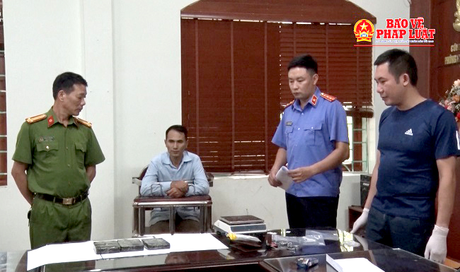 Lai Châu Bắt quả tang đối tượng vận chuyển mua bán 3 bánh heroin