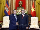 Chủ tịch nước Nguyễn Xuân Phúc tiếp Chủ tịch Thượng viện Campuchia Samdech Say Chhum