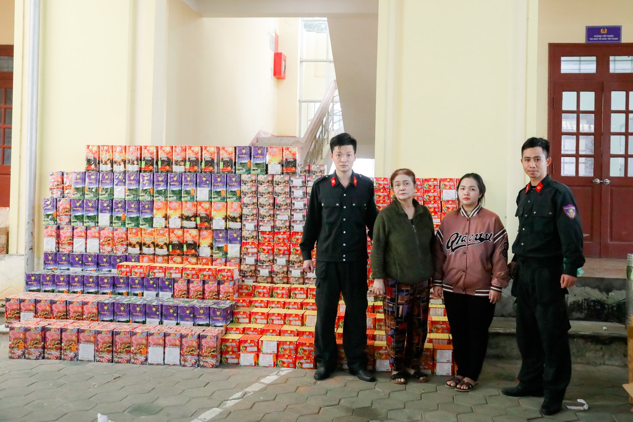 Hà Tĩnh Bắt giữ hơn 8 tạ pháo lậu