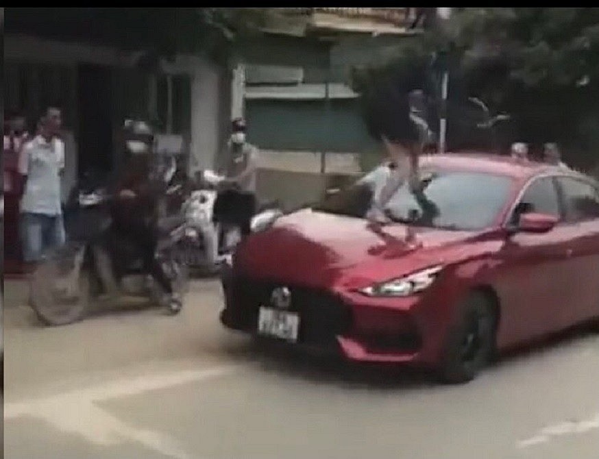 Phê chuẩn khởi tố người phụ nữ cắn đứt tai tình địch do ghen tuông