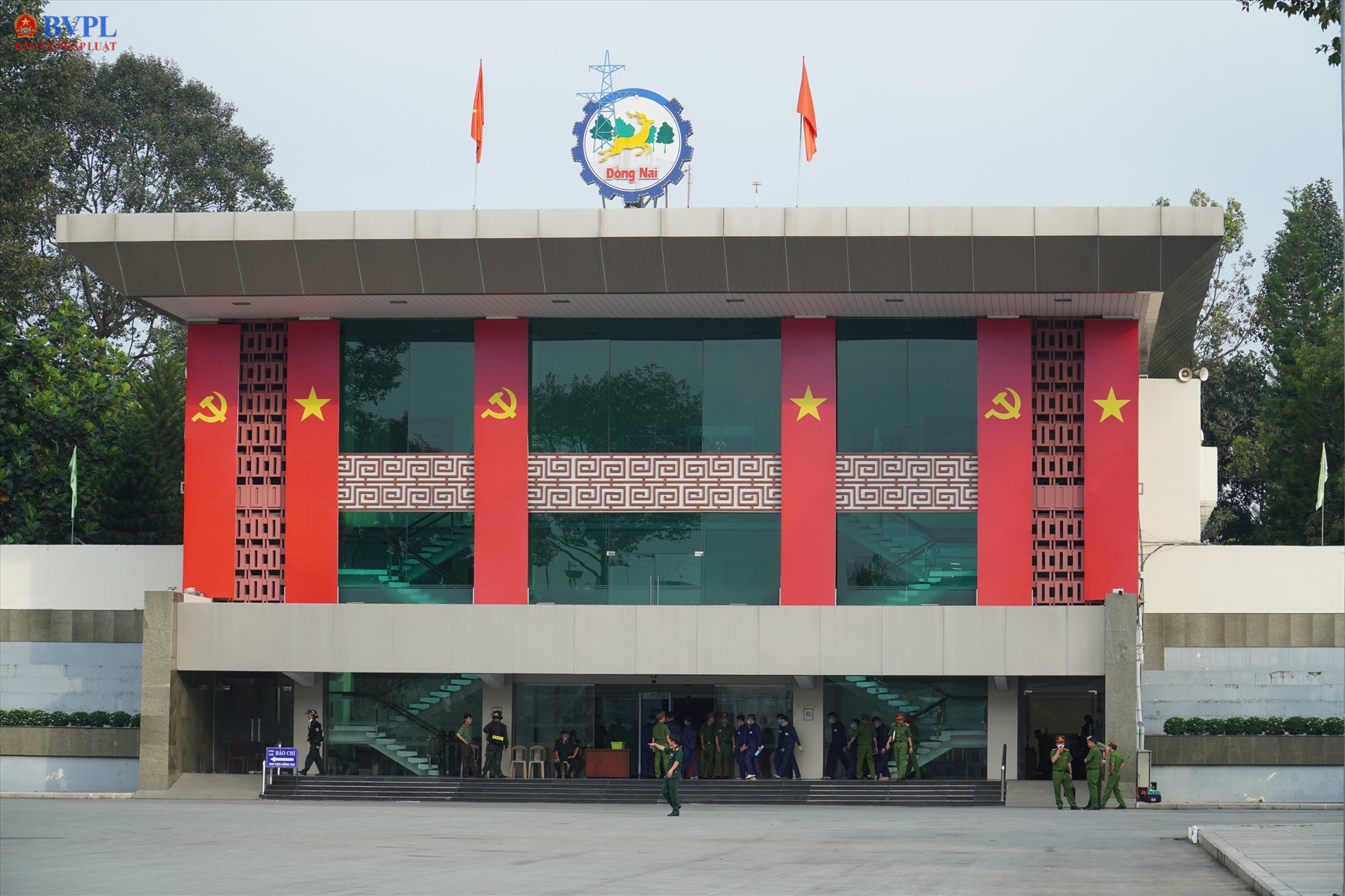 Phiên tòa xét xử đại án buôn lậu xăng Các bị cáo đổ lỗi, quanh co, chối tội