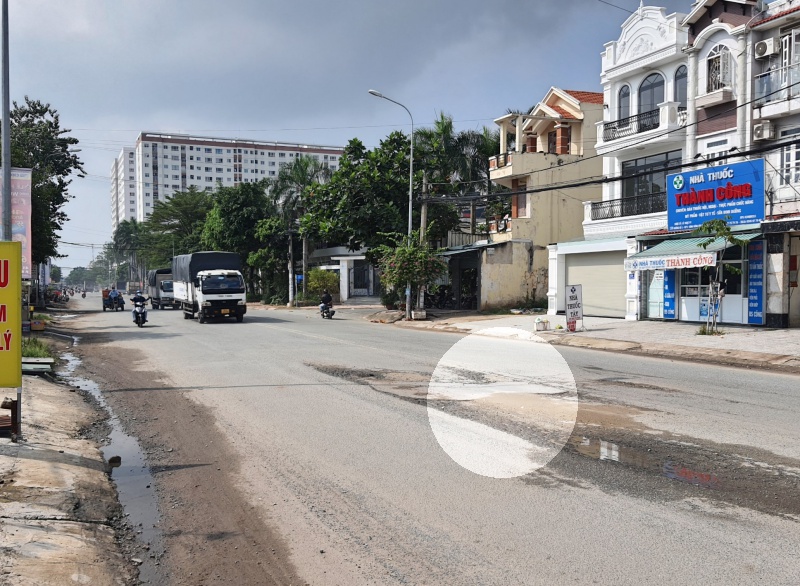 Sụp ‘ổ gà’ người đàn ông đi xe máy tử vong