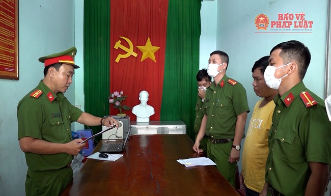 Làm giấy tờ đất giả để lừa đảo chiếm đoạt tài sản