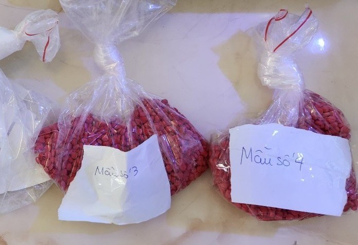 Vào quán bia sử dụng ma túy, 2 đối tượng bị khởi tố