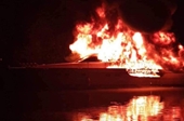 Du thuyền bốc cháy trên sông Sài Gòn, nhiều thuyền viên may mắn thoát nạn