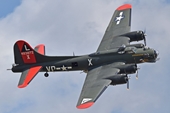 Hy hữu Hai máy bay thời Thế chiến II va chạm, bốc cháy khi đang trình diễn ở Dallas, Mỹ