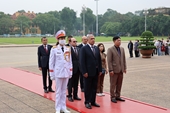 Đoàn đại biểu Tổng Viện kiểm sát Uzbekistan vào Lăng viếng Chủ tịch Hồ Chí Minh