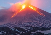 Núi lửa lớn nhất vùng Kamchatka, Nga thức giấc