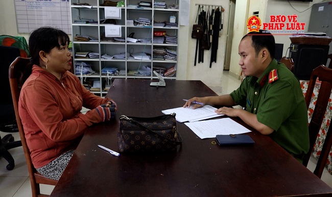 Tây Ninh Bắt xe 16 chỗ vận chuyển 300 kg pháo lậu