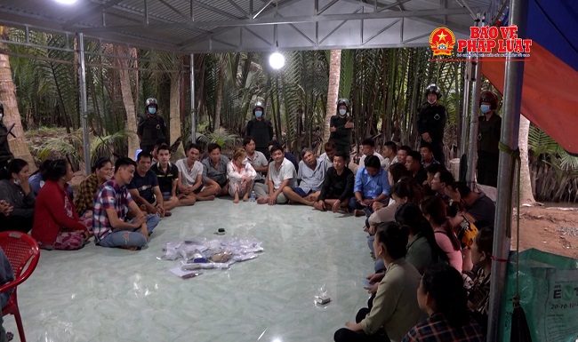 Bến Tre Kiểm tra tụ điểm lắc tài xỉu, thu giữ gần 1 tỉ đồng