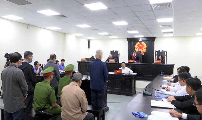 Cựu Thứ trưởng Bộ Y tế Cao Minh Quang lĩnh 30 tháng tù treo