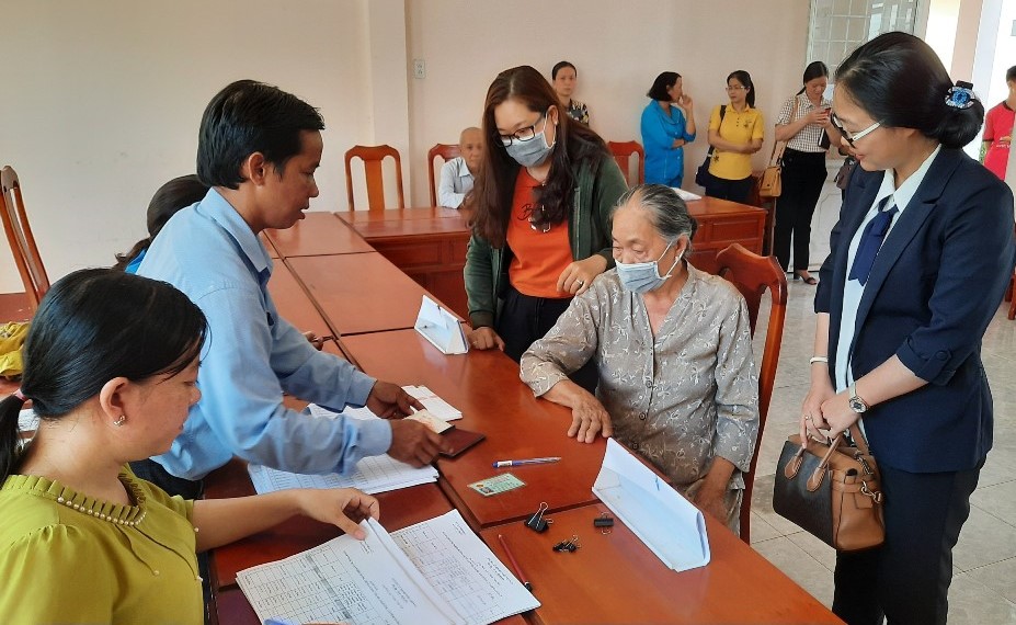 Chi trả không dùng tiền mặt cho đối tượng hưởng chính sách an sinh xã hội trong năm 2022