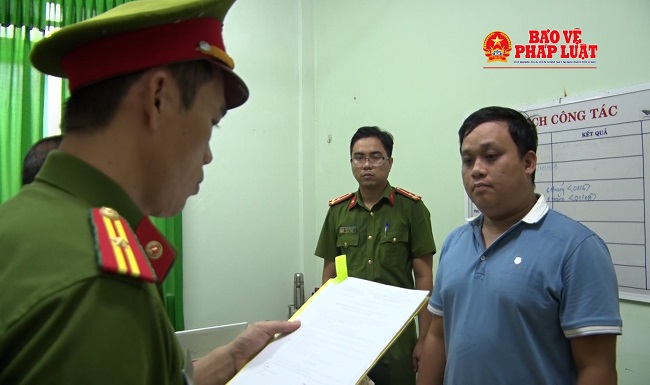 Cựu nhân viên ngân hàng lừa đảo chiến đoạt 10 tỉ đồng