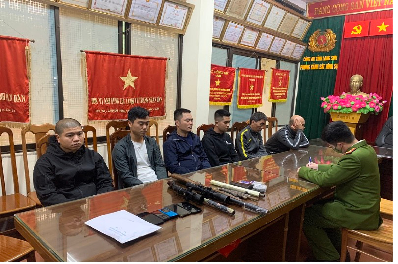 Triệt phá đường dây cá độ bóng đá gần 100 tỉ đồng mùa World Cup 2022