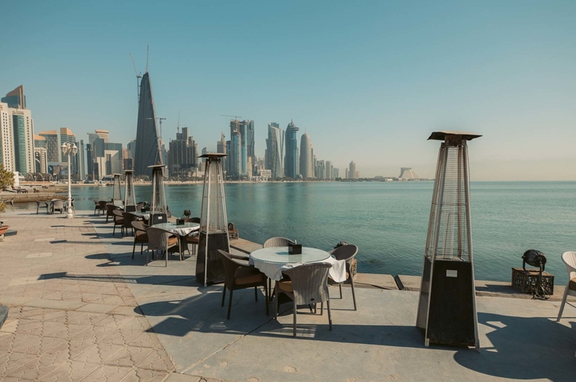 Qatar là một đất nước giàu có, mang đến cho du khách những trải nghiệm du lịch tuyệt vời. Hãy đến và khám phá thành phố Doha với kiến trúc hiện đại, các khu mua sắm sang trọng cùng nền văn hóa đậm tính Trung Đông.