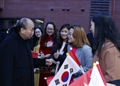 Chủ tịch nước Nguyễn Xuân Phúc gặp gỡ đại diện cộng đồng người Việt Nam tại Hàn Quốc