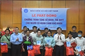 BHXH Việt Nam “Chương trình tặng sổ BHXH, thẻ BHYT cho người dân có hoàn cảnh khó khăn”