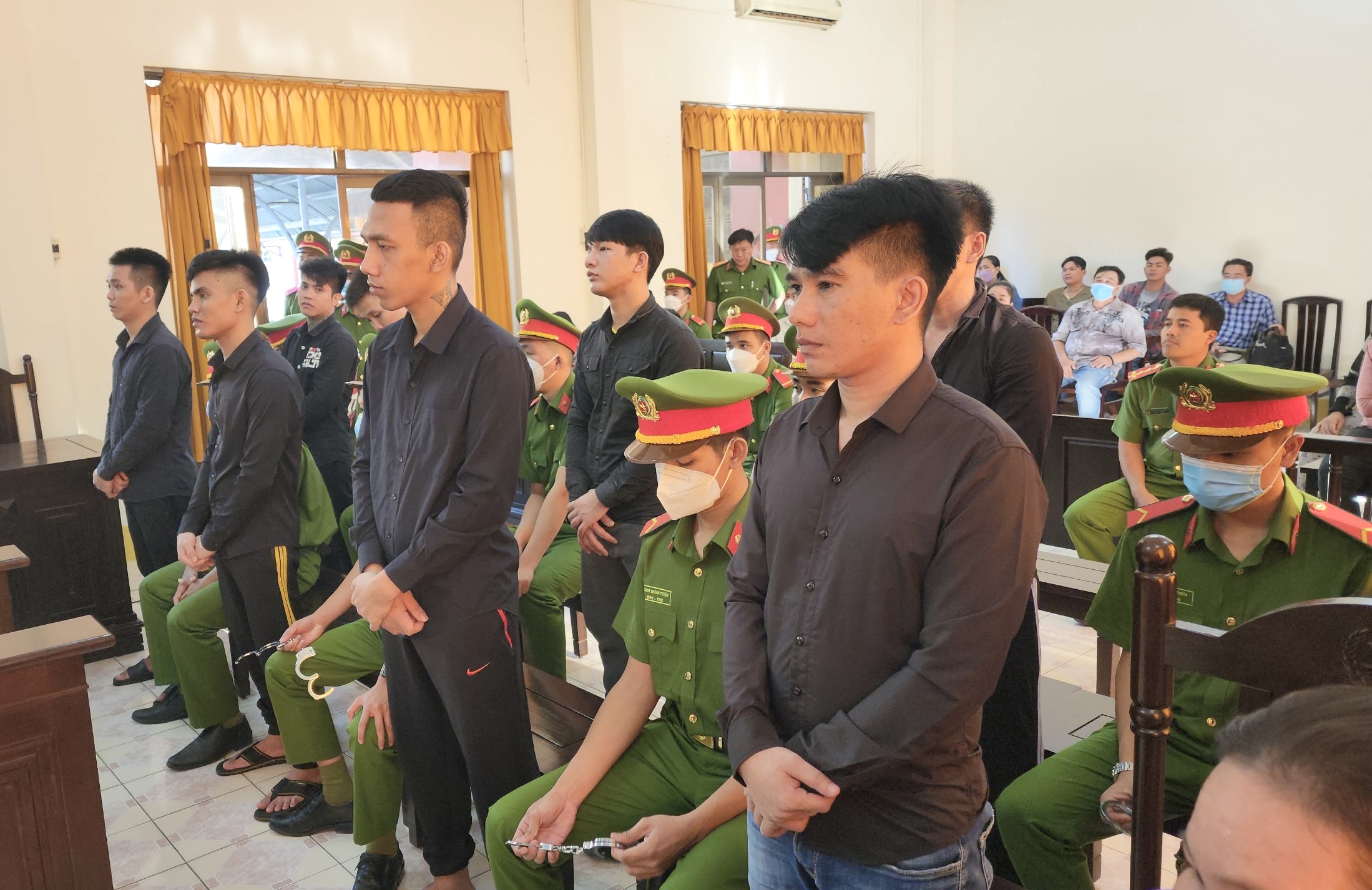 Phạt 174 năm tù cho 9 kẻ giết người và bắt giữ người trái pháp luật