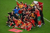 Maroc vượt qua Bồ Đào Nha lần đầu tiên vào bán kết gặp Pháp