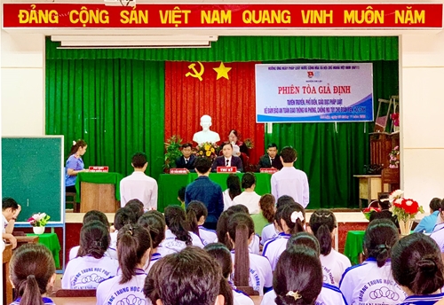 VKSND huyện Cai Lậy, tỉnh Tiền Giang phối hợp tổ chức phiên tòa giả định tuyên truyền pháp luật