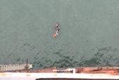 Tàu nước ngoài cứu 2 người phụ nữ gặp nạn trên biển ở Quảng Ninh